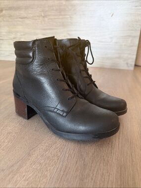 Clarks Black Leather Lace-Up Ankle Boots